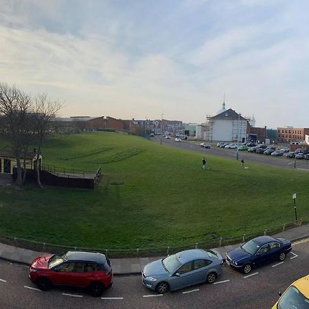 Hightide Seaside Apartment With Beach & Spanish City Views Whitley Bay Buitenkant foto